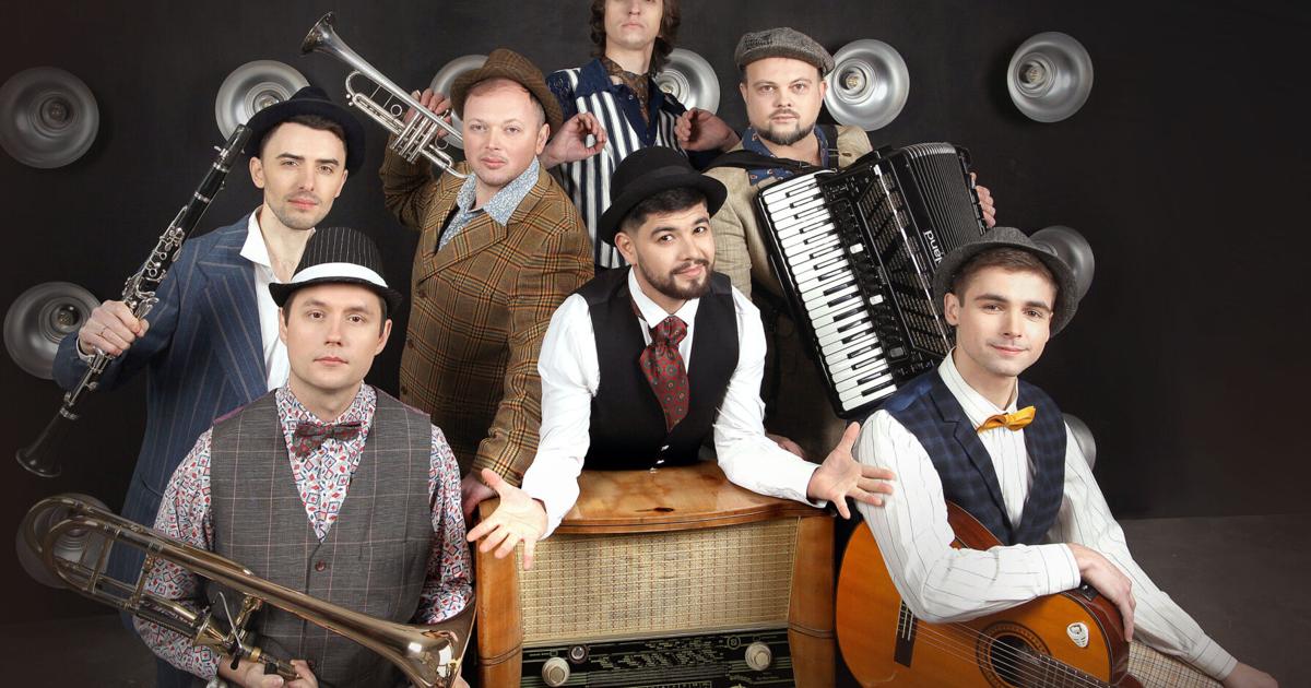 Ukrainian band performs energetic traditional music, raises funds for homeland