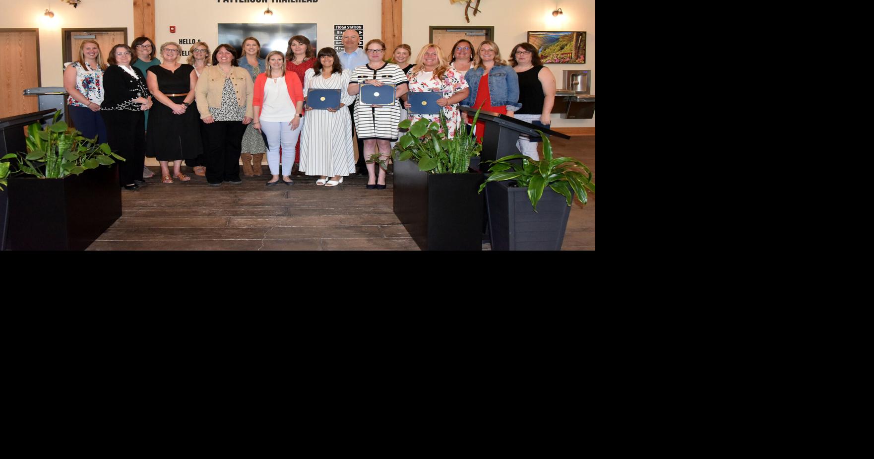 17 graduate from adult leadership program