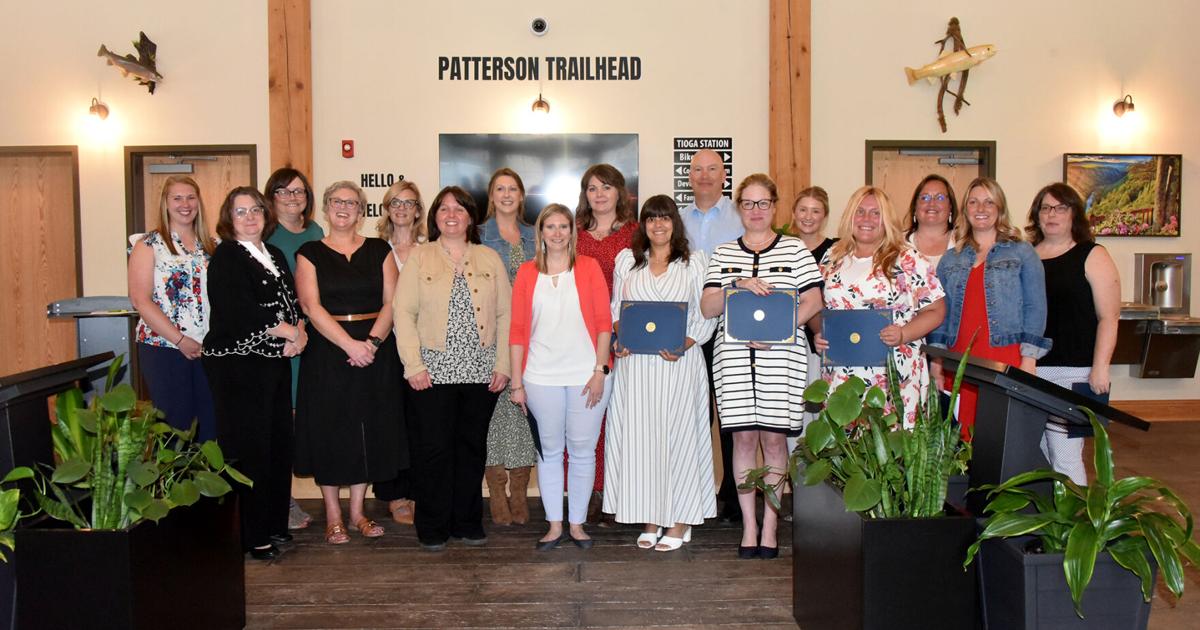 17 graduate from adult leadership program