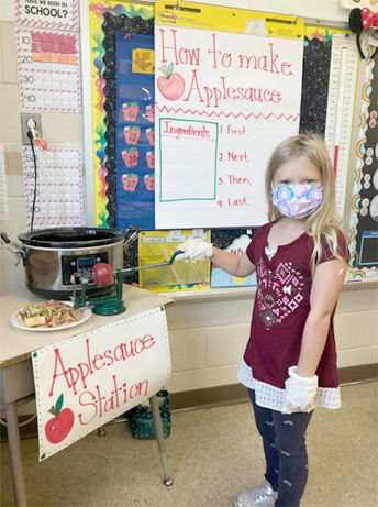 Liberty Elementary students make applesauce