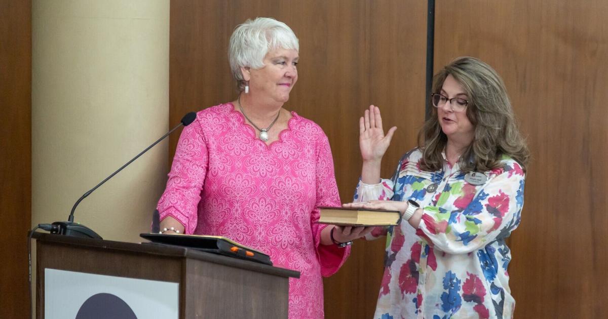 Era ends at City Hall; Nelson retiring as Gadsden's city clerk