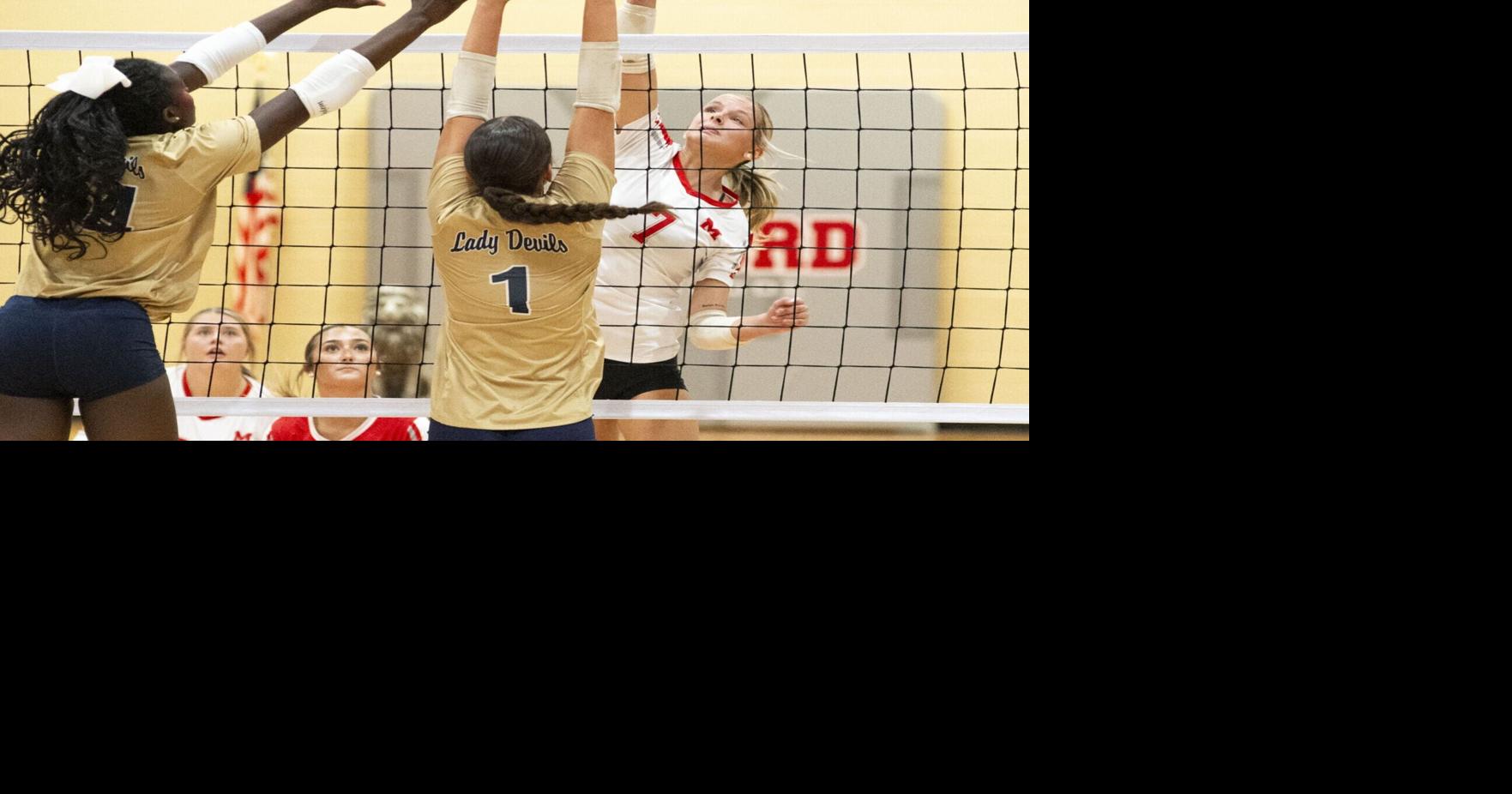Munford saddles up for a five-set volleyball victory over Moody