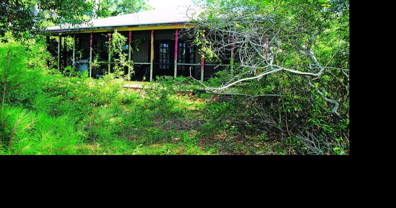 Oak Island council approves removal of home