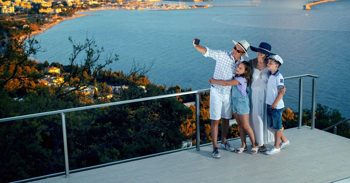 ‘Hey everyone, we're away on vacation and our home is empty'
