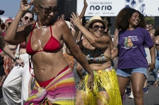 Shakira fans take to the beach to learn the steps to her hit 'Waka Waka'