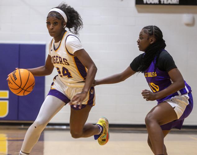 013026 tallassee basketball 07.jpg