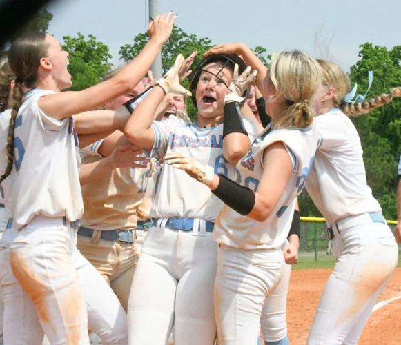 Horseshoe Bend softball punches ticket to state