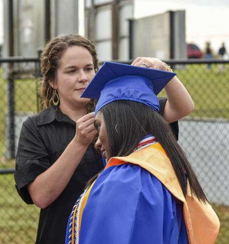 052726RHSGRAD10.jpg