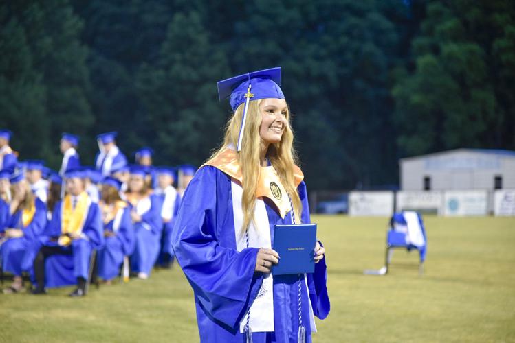 052726RHSGRAD32.jpg