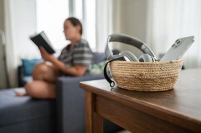 For one month, I used a device to block social media and shopping apps on my phone during weeknights. I cut my personal spending in half — without overhauling my budget.