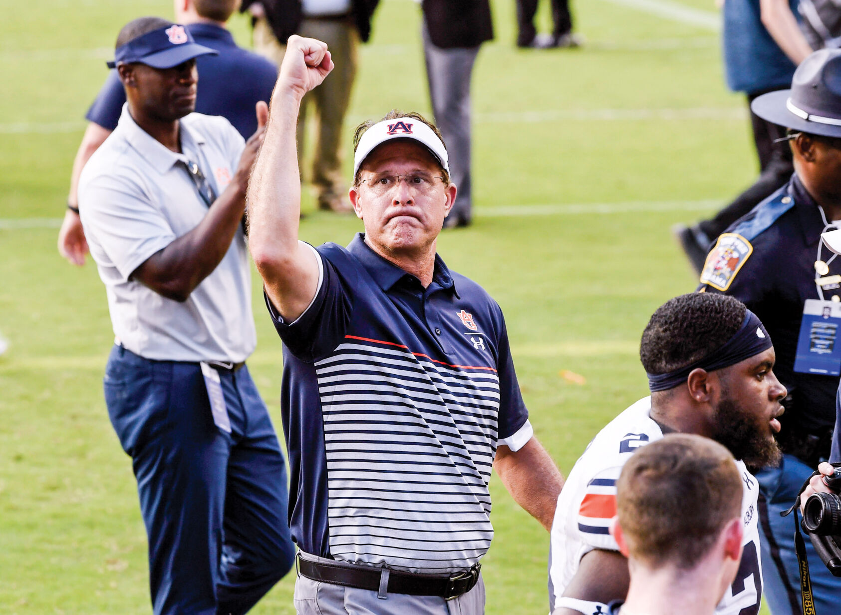 Auburn opens SEC play with road win at A&M