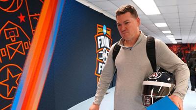 Tommy Lloyd staying at Arizona: Wildcats coach turning down massive offer from North Carolina