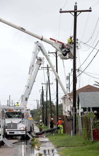As Harvey arrives, officials anticipate days of flooding