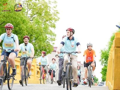 Expats cycle through the scenic countryside in Zhuqiao town, Pudong New Area, on June 7.