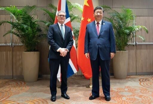 UK Prime Minister Keir Starmer and China's President Xi Jinping at a 2024 meeting at a G20 summit in Rio de Janeiro