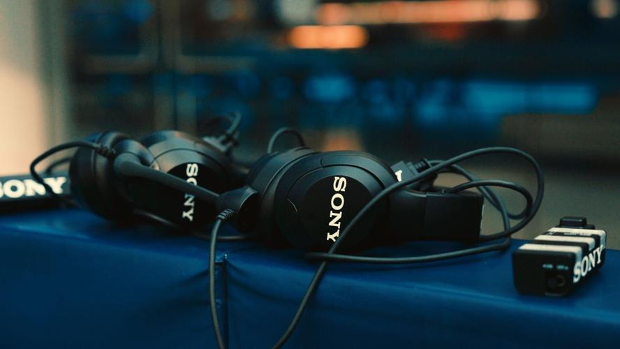 More than 2,300 Coach's Headsets used by all 32 NFL teams with zero hardware failures over the entire season.