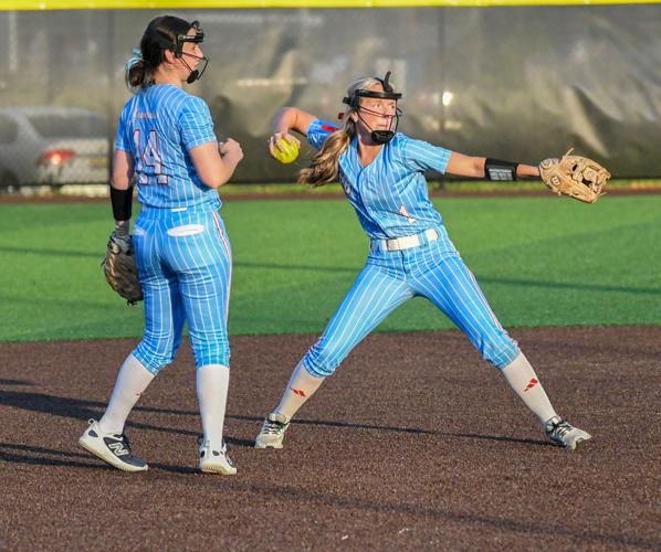 041126-hbs softball 001.jpg