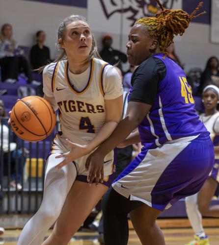 013026 tallassee basketball 08.jpg