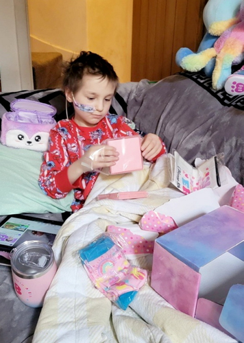 Cancer-stricken girl who set 300,000 birthday card record dies