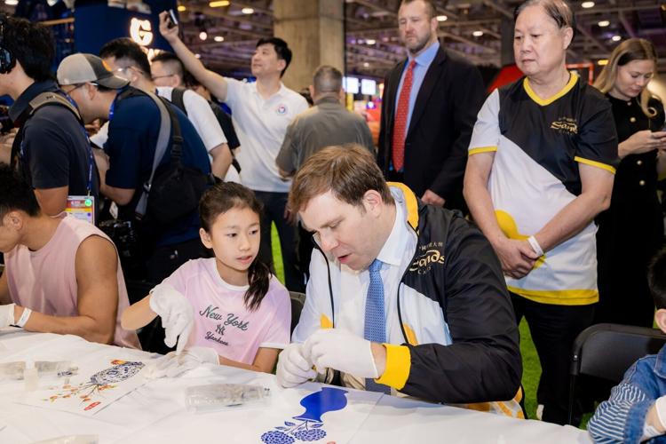 Participants in the Community Basketball Carnival at NBA HOUSE Sunday enjoy a series of basketball-themed carnival experiences and family-friendly activities, fostering meaningful exchanges among community stakeholders while promoting the inclusive powe...
