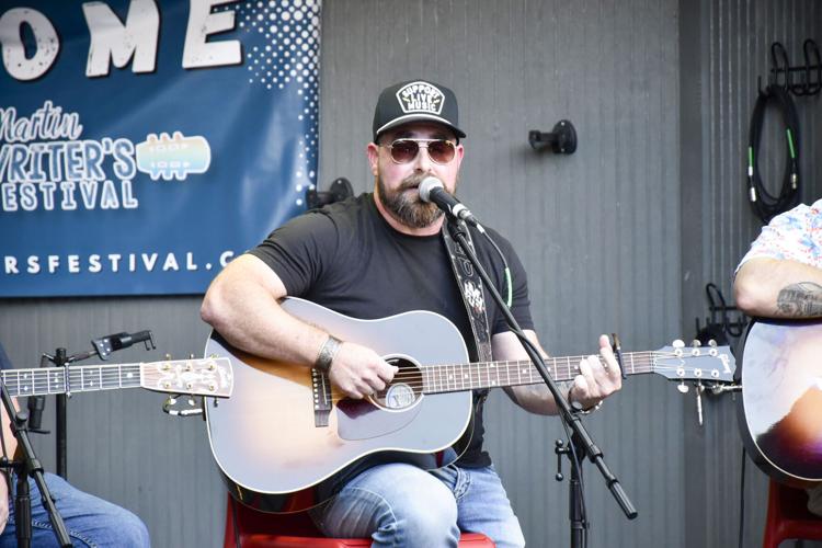 072926 Songwriters Martins Pizza 2.jpg
