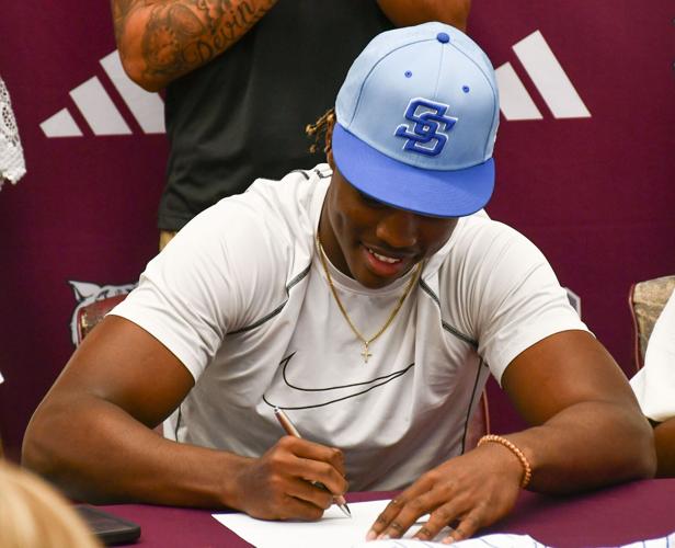 Benton signs with Snead State