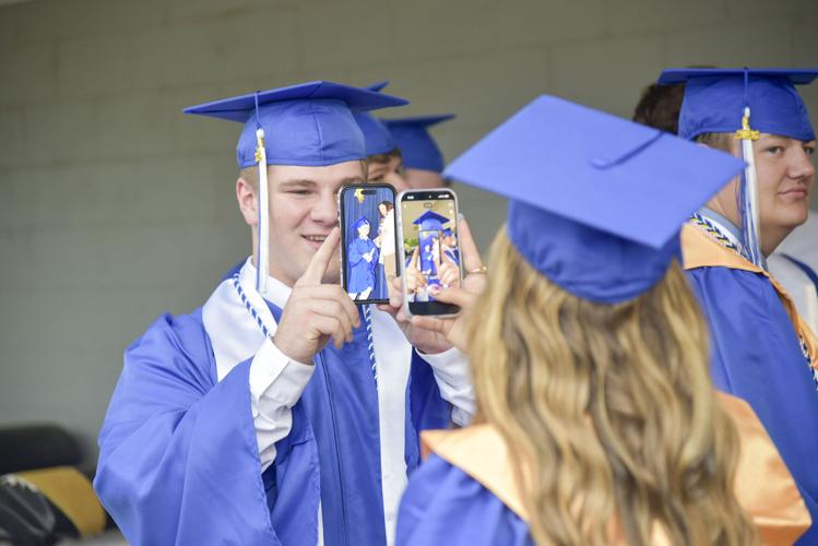 052726RHSGRAD6.jpg