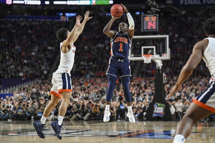 Bryce Brown, Jared Harper ink NBA free agent deals