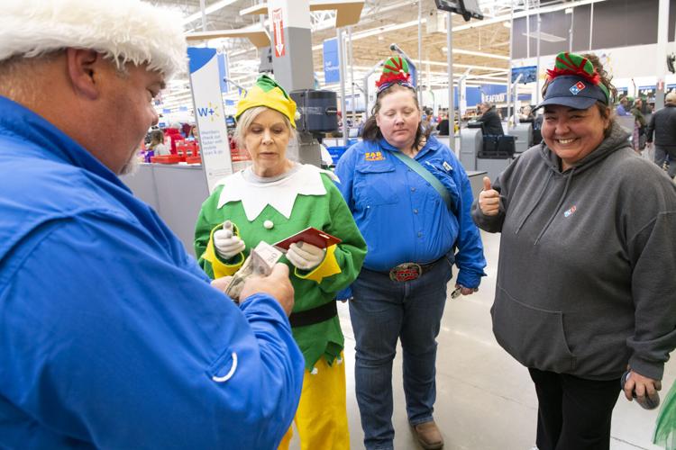 PHOTOS: Santa helps with annual Christmas giving in Wetumpka