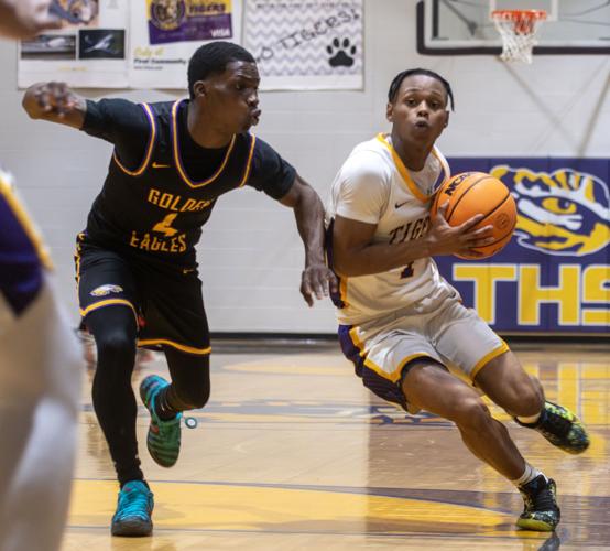 013026 tallassee basketball 12.jpg