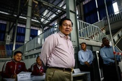 Junta chief Min Aung Hlaing (C) visits a polling station during the third and final phase of Myanmar's general election in Mandalay in January 2026