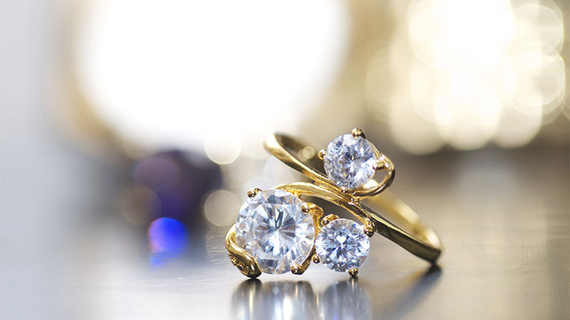 Police look into incident after woman steals ring during online purchase meetup