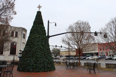 BEGINNING TO LOOK A LOT LIKE CHRISTMAS: New decorations placed in downtown