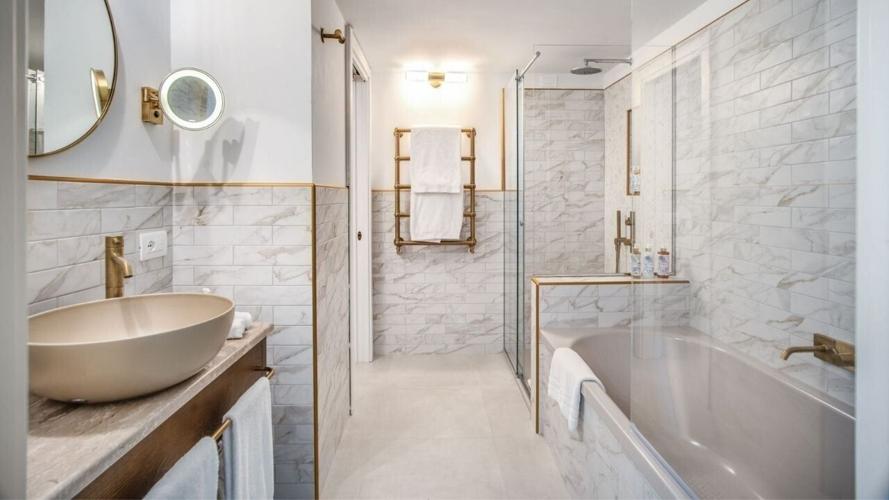 Family Suite Bathroom
