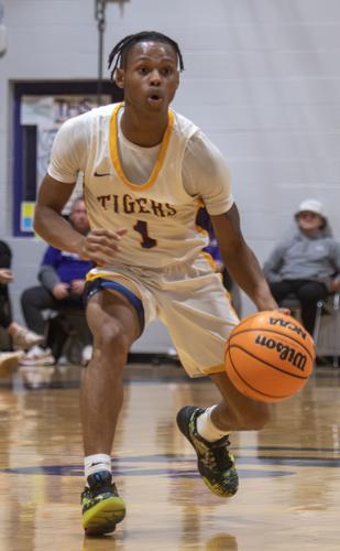 013026 tallassee basketball 14.jpg