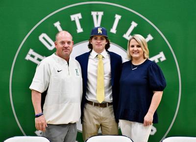 Holtville’s Tubbs signs with Central Alabama CC baseball