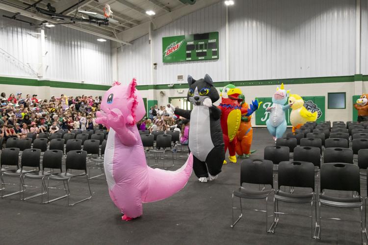 PHOTOS: Studnets react to the reveal of mystery readers