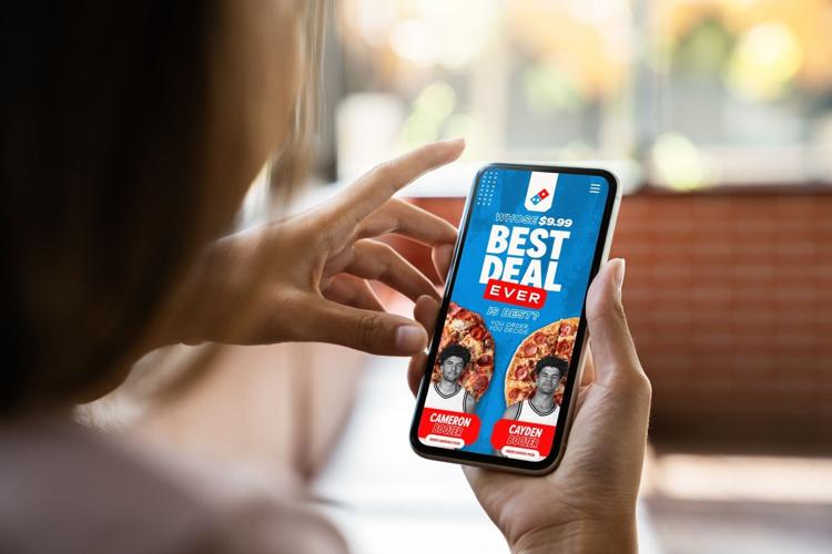 Domino's está haciendo equipo con jugadores de baloncesto, influencers y otros creadores de tendencias que comparten sus combinaciones de pizza imprescindibles durante la promoción Best Deal Ever.