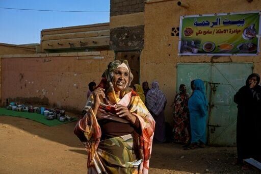 Hoda Makki prepares food for those in need in Sudan