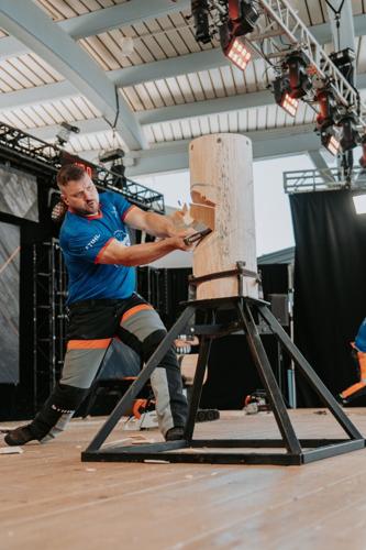 Matt Cogar competes in the Standing Block Chop discipline on his way to a third consecutive STIHL TIMBERSPORTS® North American Trophy title.