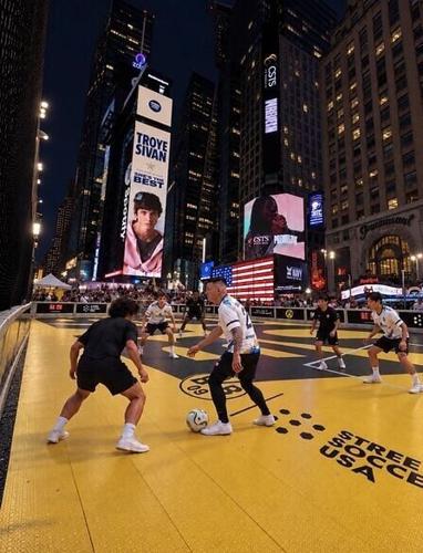 World Street Soccer Series - New York, a Joint Campaign by CSTS and BVB on Time Square