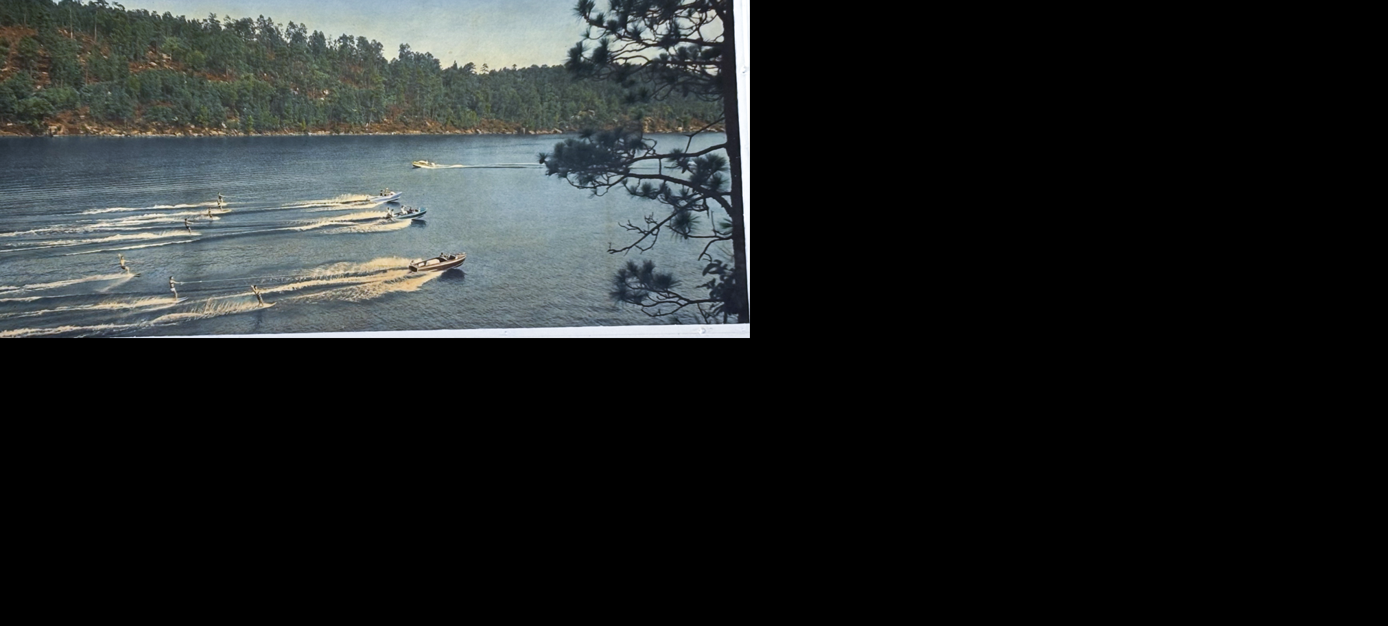 Multiple skiers near chimney Rock 1950s.png