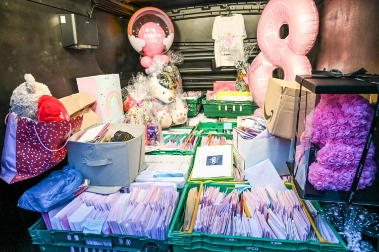 Cancer-stricken girl who set 300,000 birthday card record dies