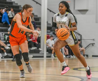 011426-dadeville girls.jpg