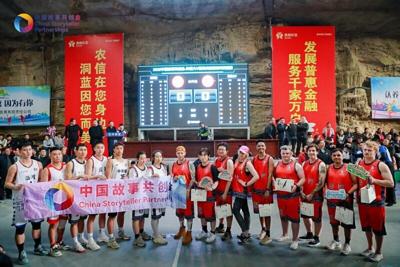 Players pose for a group photo following the friendly basketball game, on March 28. [Photo provided to chinadaily.com.cn]