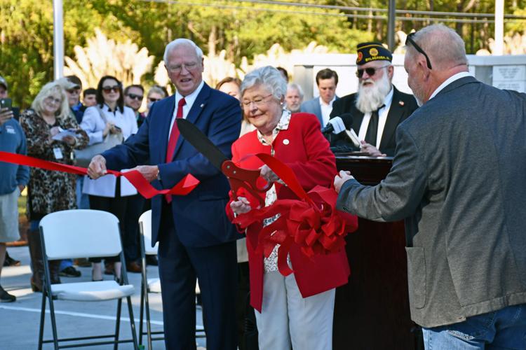 PHOTOS: Gov. Kay Ivey dedicates veterans wall in Sylacauga