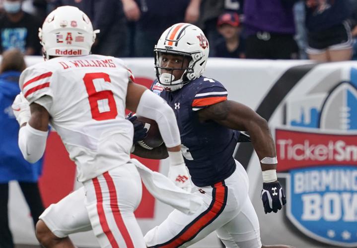 PHOTOS: Auburn and Houston duke it out at the Birmingham Bowl