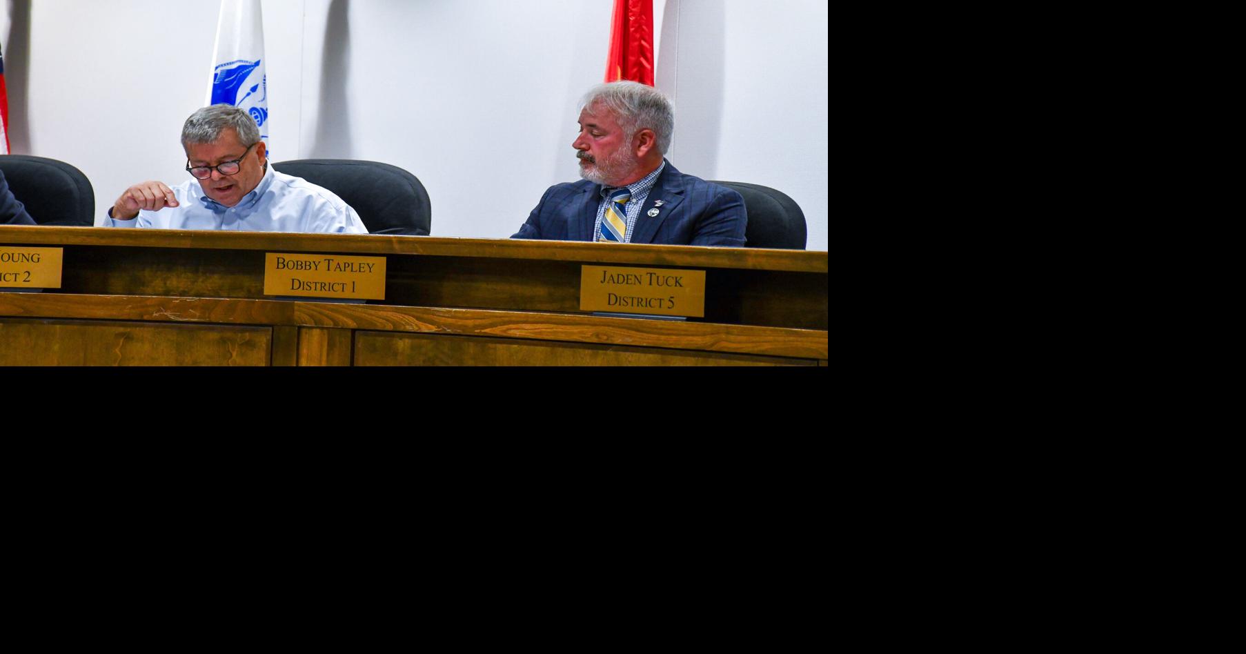 Newly sworn in city officials hold first council meeting | Alexander ...