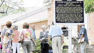 Marker honors longtime agent Farrington