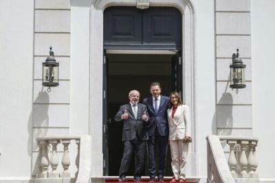 Brazilian President Luiz Inacio Lula da Silva (L) gestures next to Portuguese Prime Minister Luis Montenegro (C) and Brazil's First Lady Rosangela 'Janja' Lula da Silva on a visit to Portugal